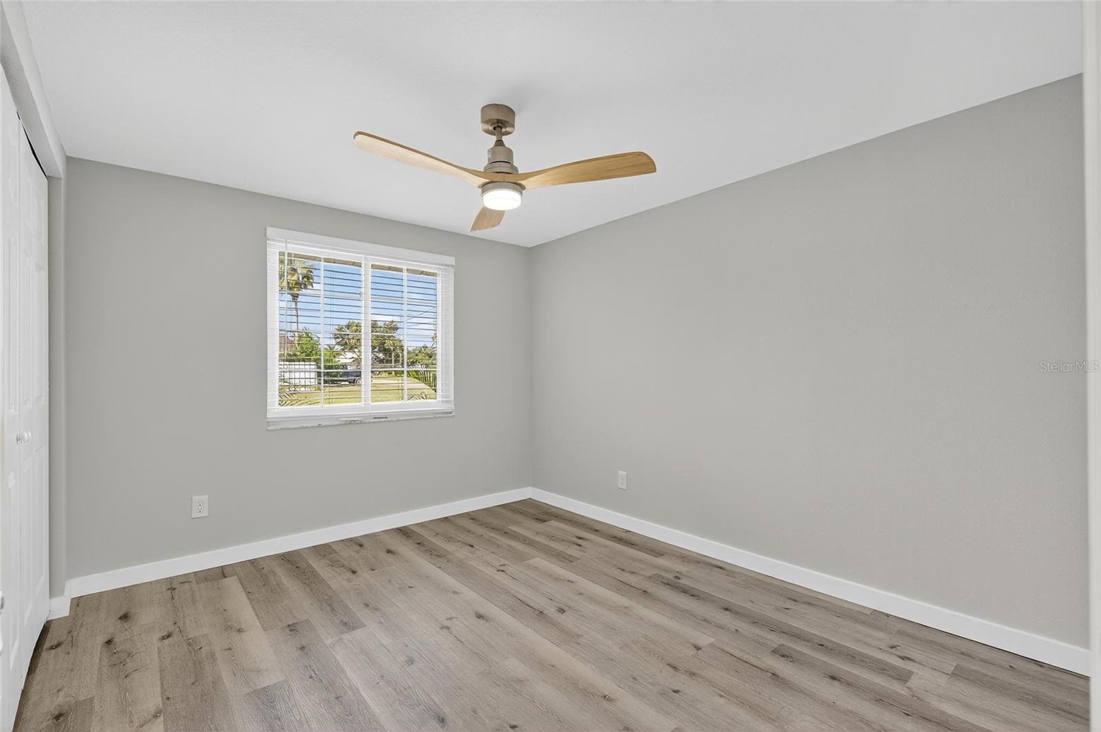 Listing photo id 21 for 635 Jamaica Circle E