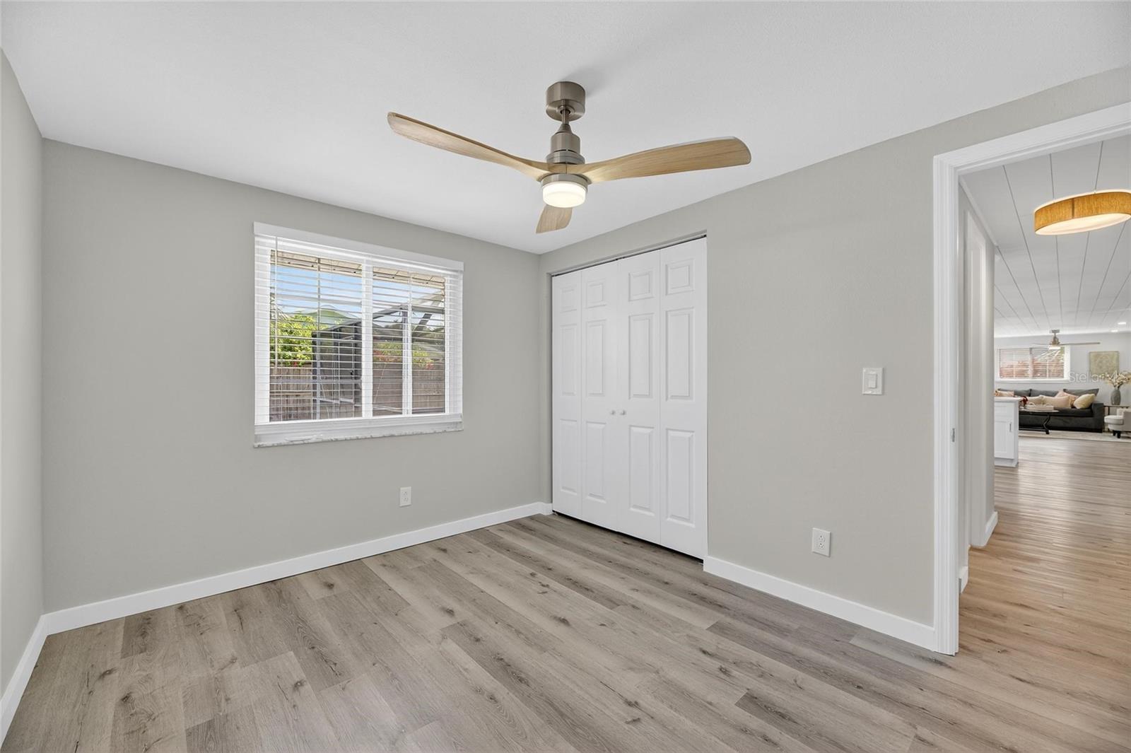 Listing photo id 27 for 635 Jamaica Circle E