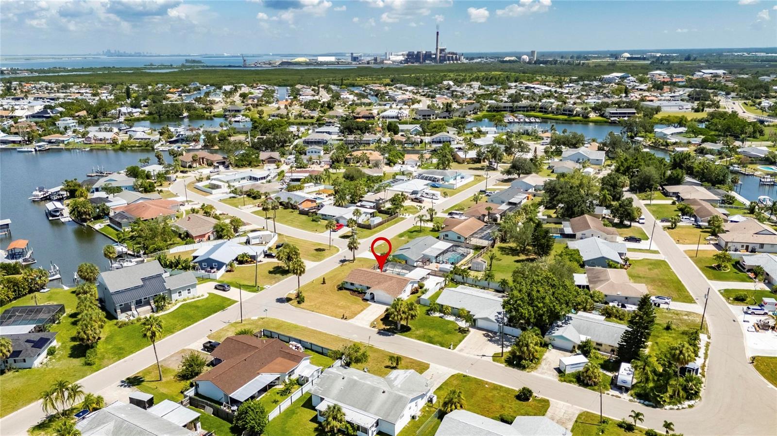 Listing photo id 1 for 635 Jamaica Circle E