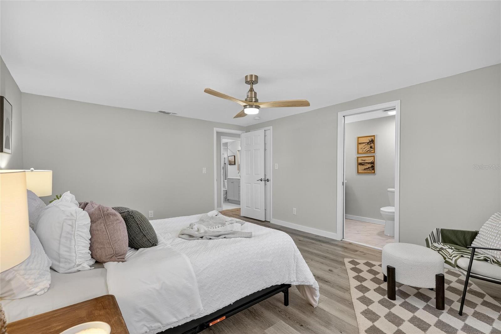 Listing photo id 30 for 635 Jamaica Circle E