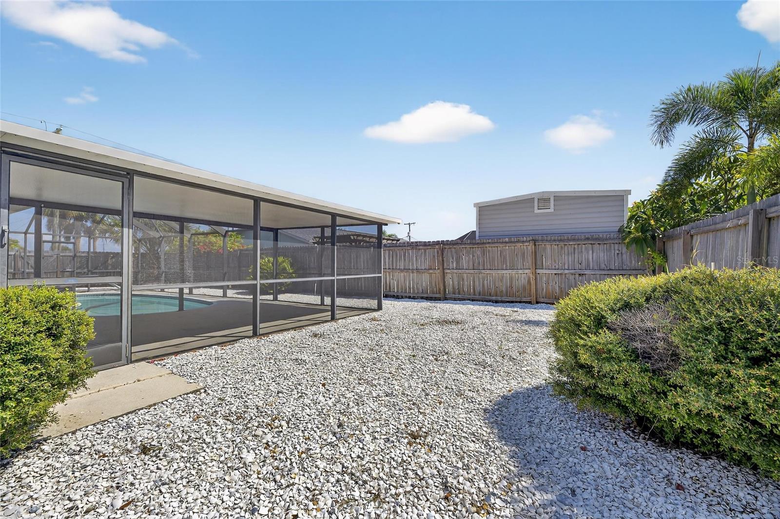 Listing photo id 36 for 635 Jamaica Circle E