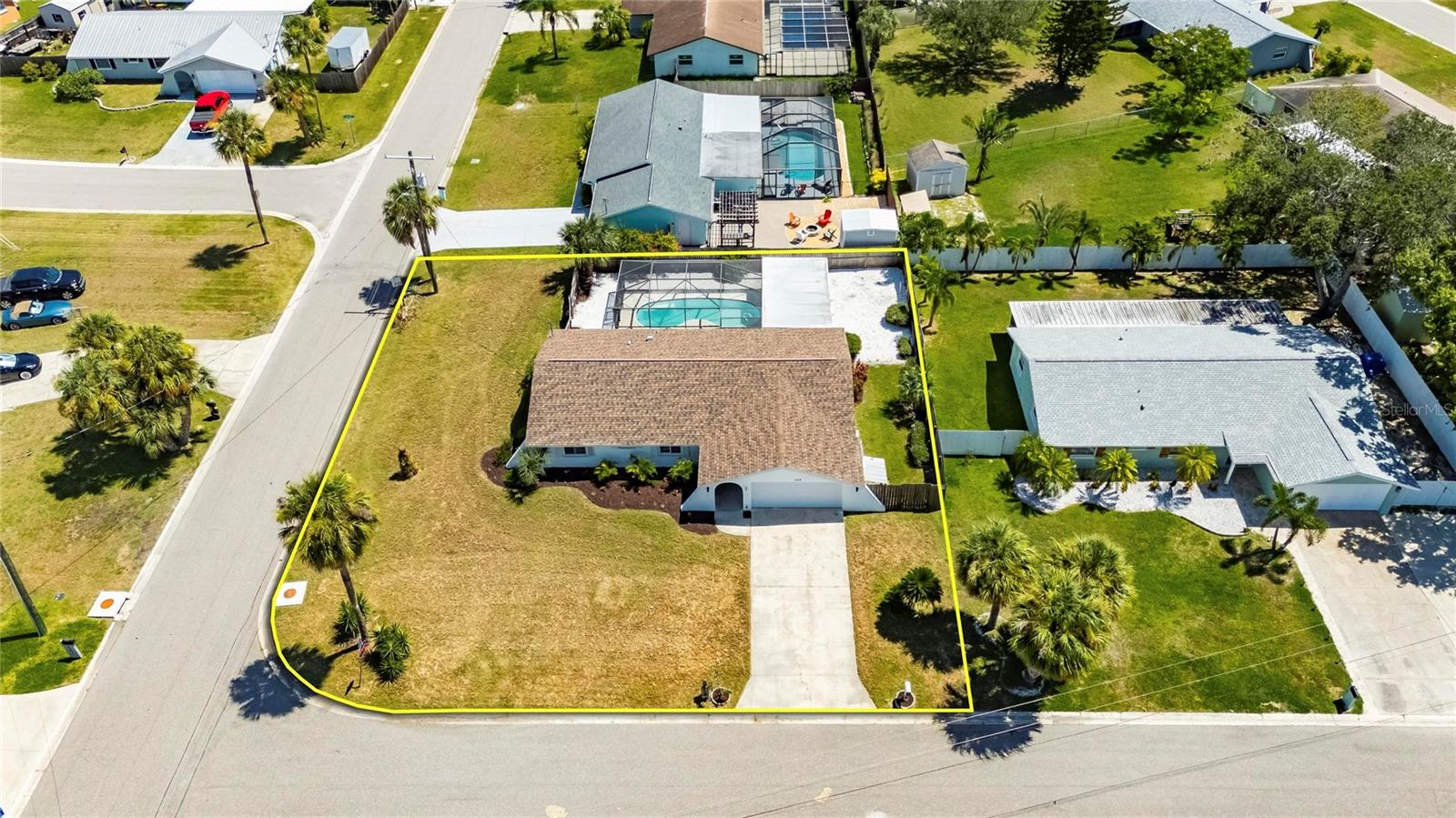 Listing photo id 41 for 635 Jamaica Circle E