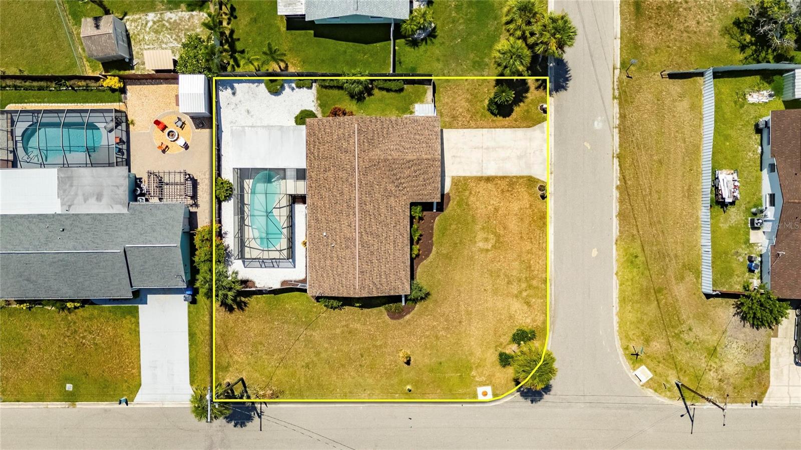 Listing photo id 42 for 635 Jamaica Circle E