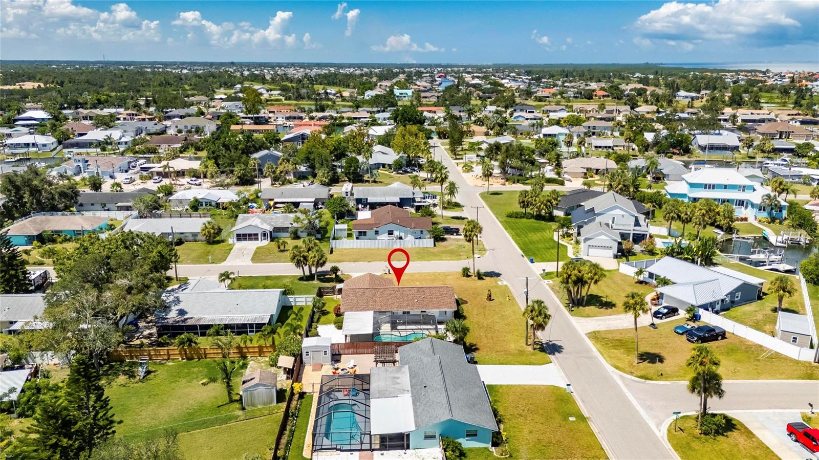 Listing photo id 43 for 635 Jamaica Circle E