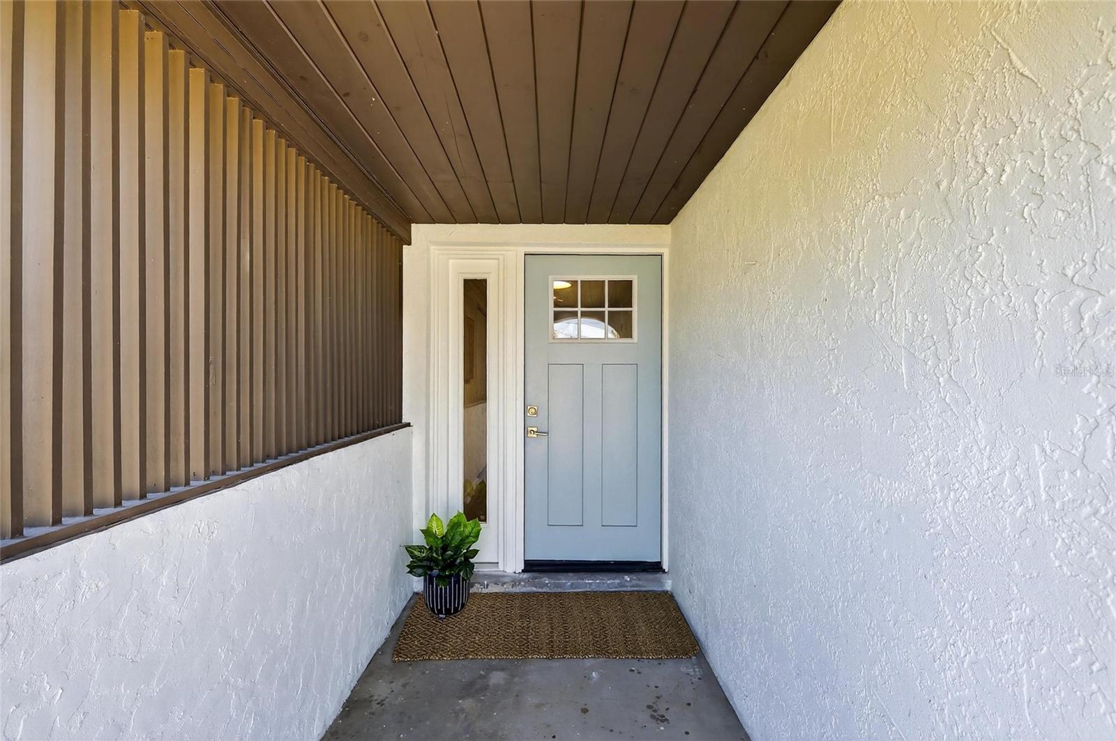 Listing photo id 5 for 635 Jamaica Circle E