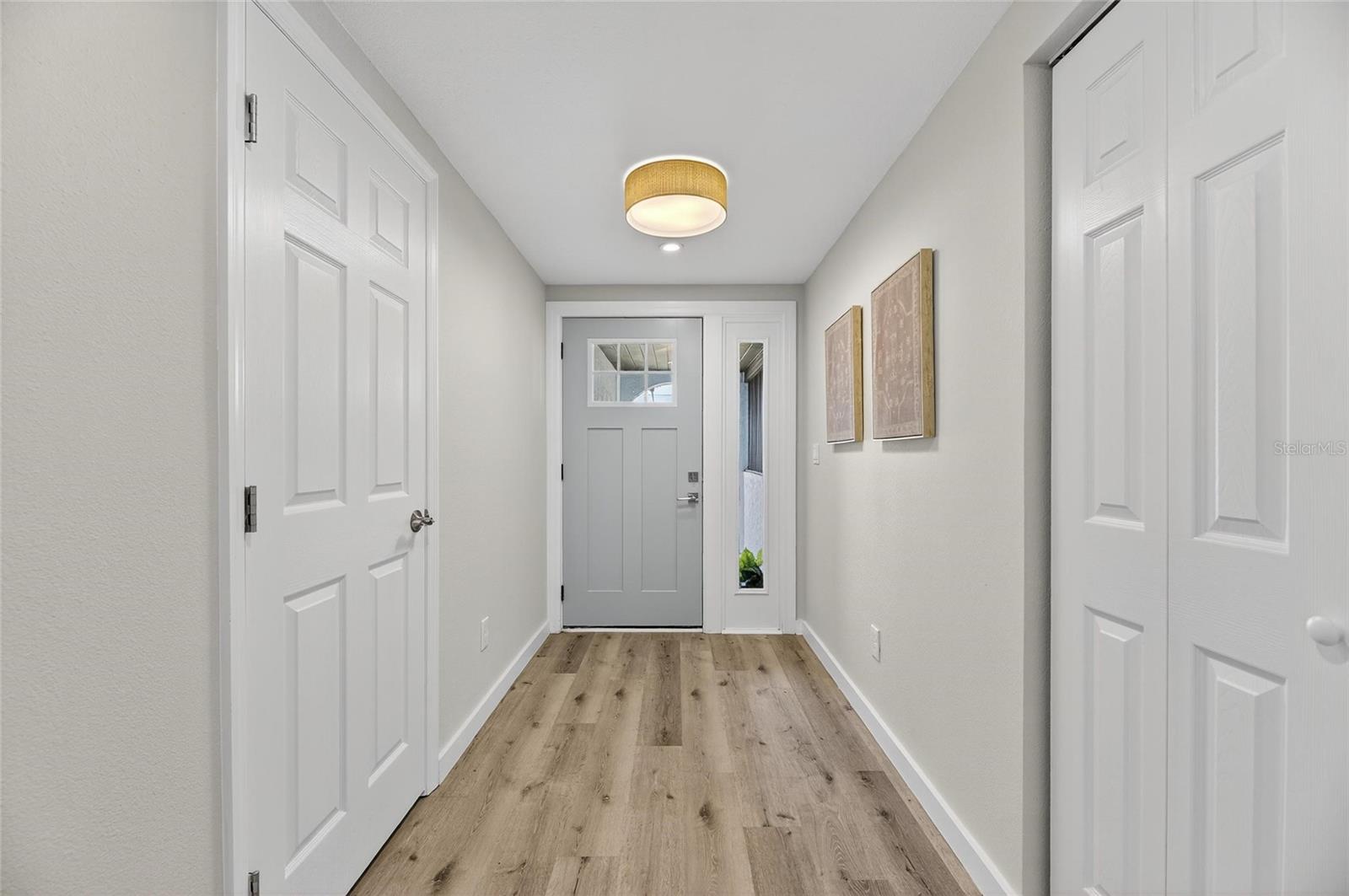 Listing photo id 6 for 635 Jamaica Circle E