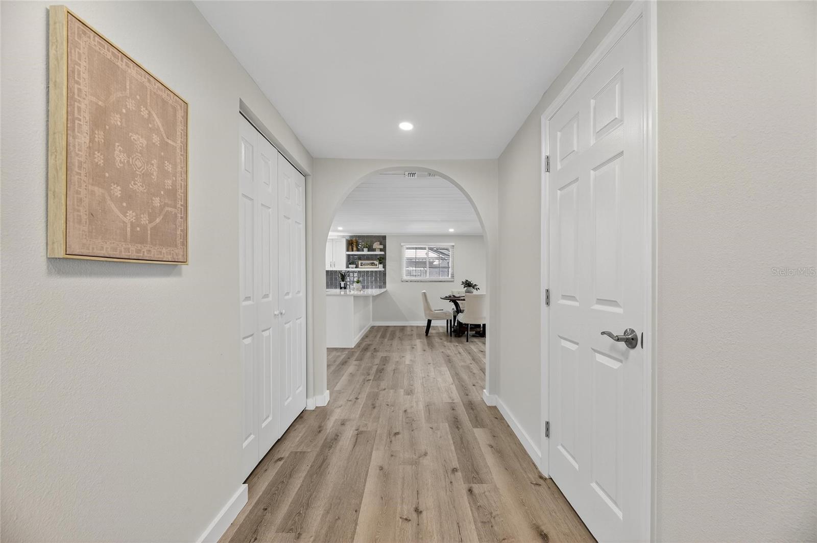 Listing photo id 7 for 635 Jamaica Circle E