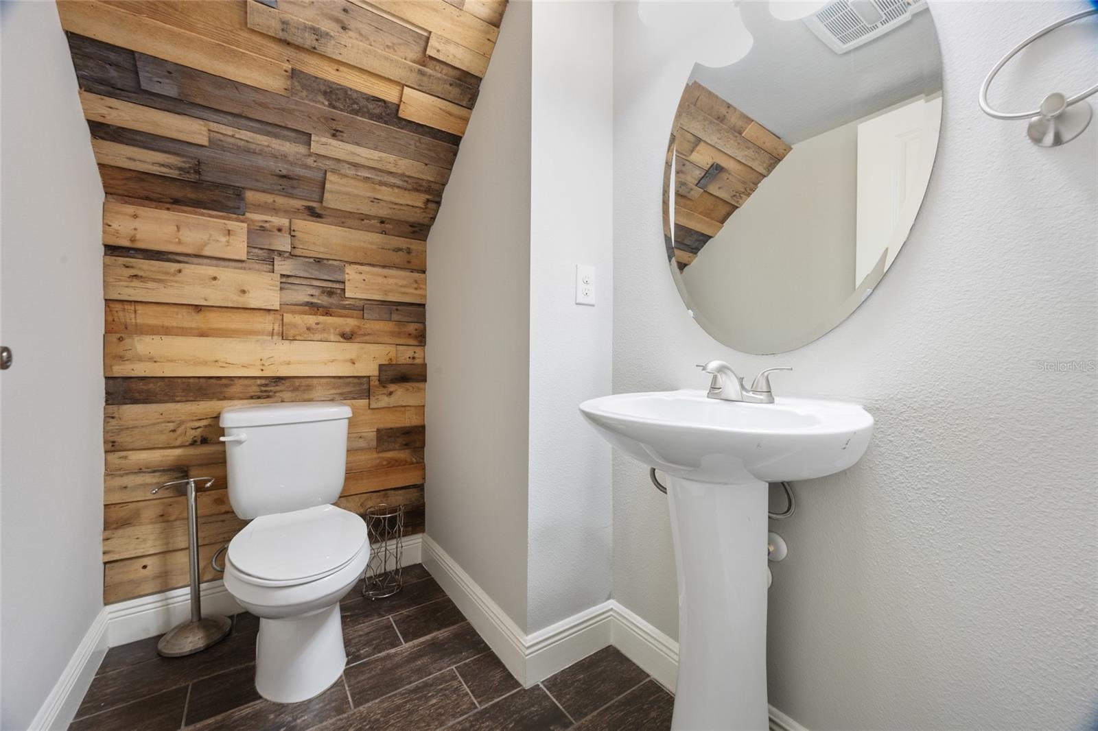 Image 11 of 41 For 1029 Sonesta Avenue