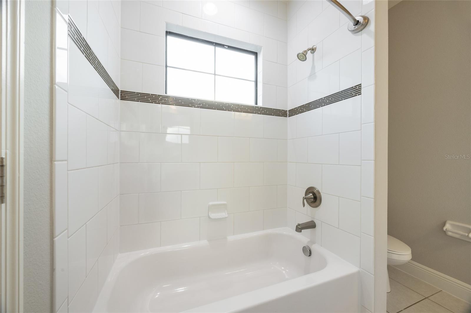 Image 21 of 41 For 1029 Sonesta Avenue