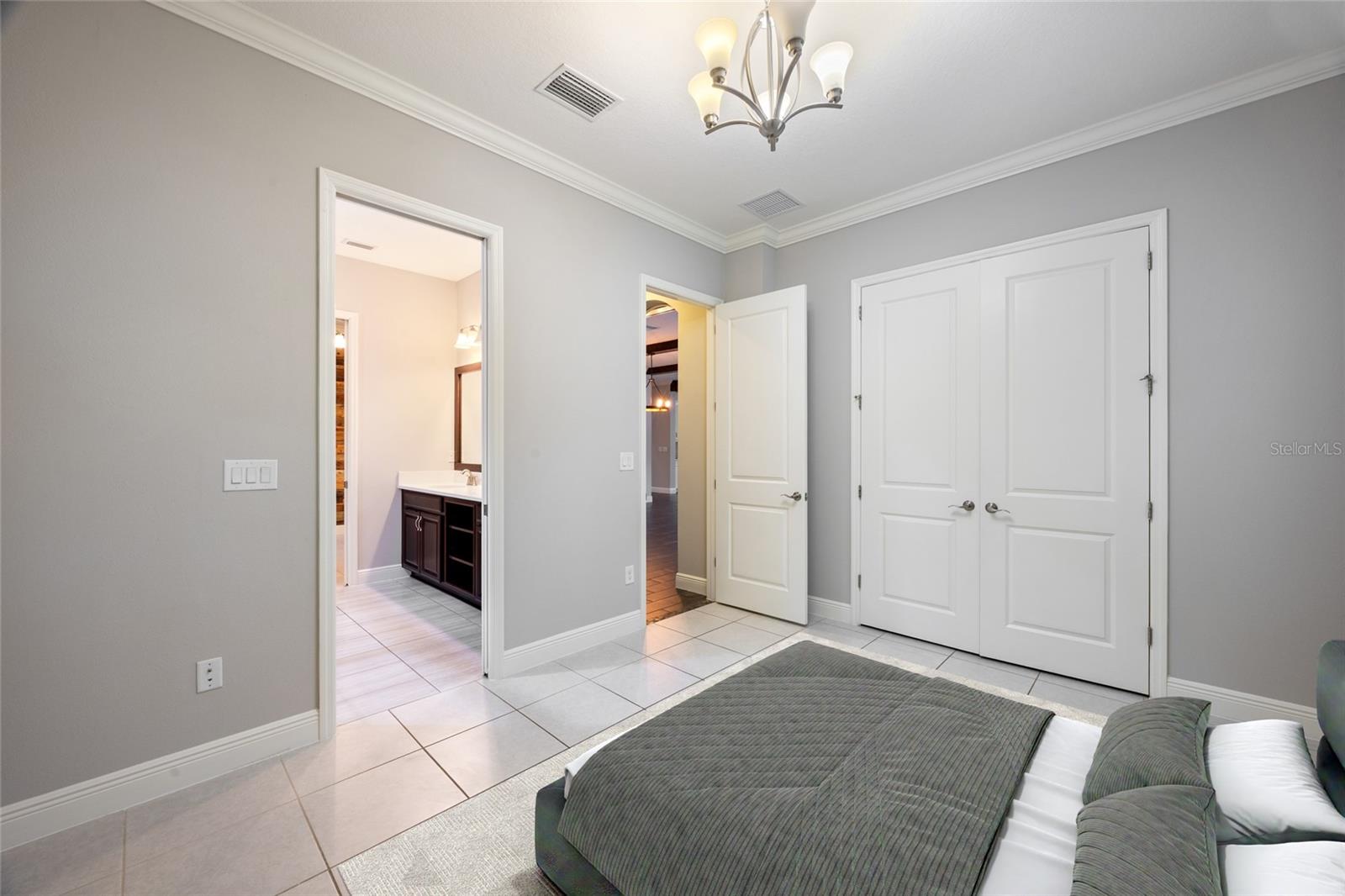 Image 7 of 41 For 1029 Sonesta Avenue