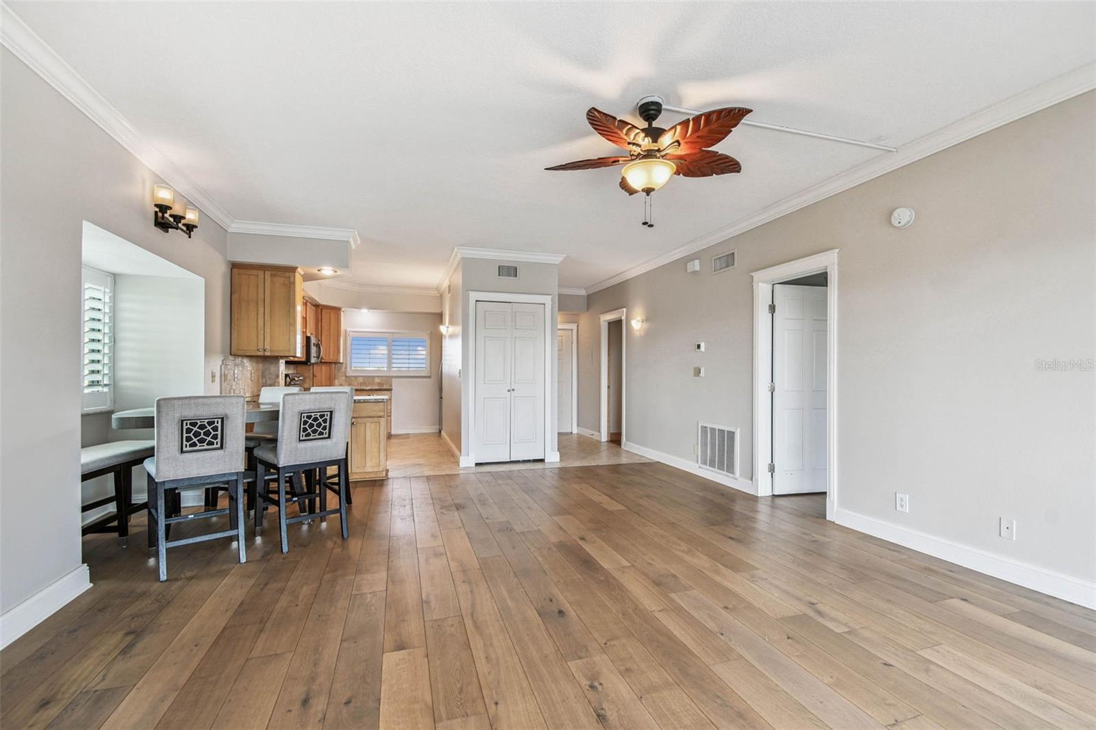 Listing photo id 17 for 363 Pinellas Bayway S 54