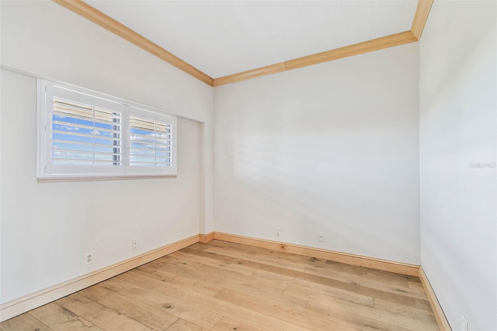 Listing photo id 20 for 363 Pinellas Bayway S 54