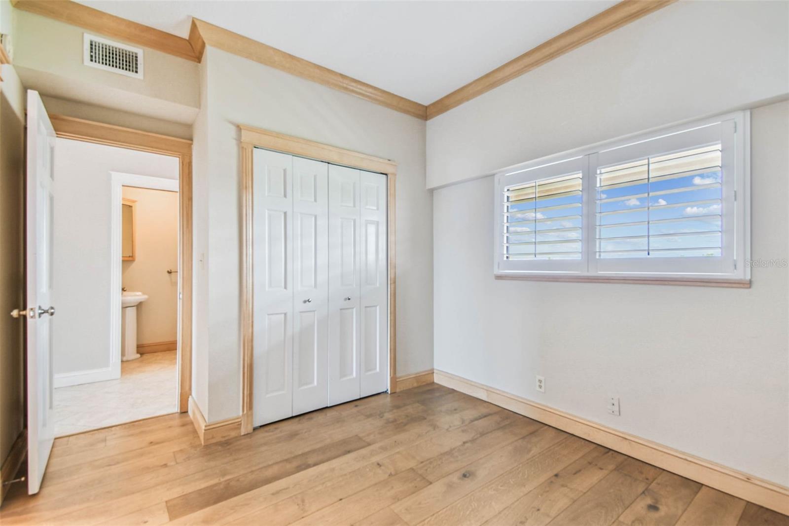 Listing photo id 21 for 363 Pinellas Bayway S 54