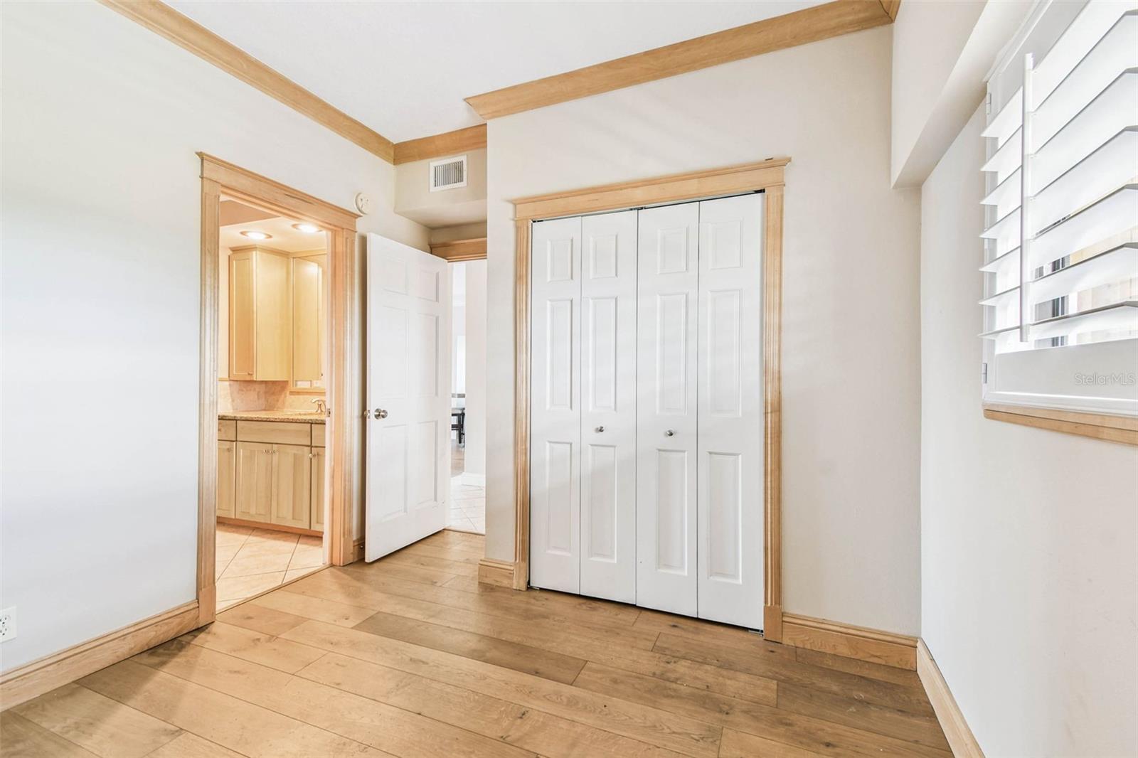 Listing photo id 22 for 363 Pinellas Bayway S 54