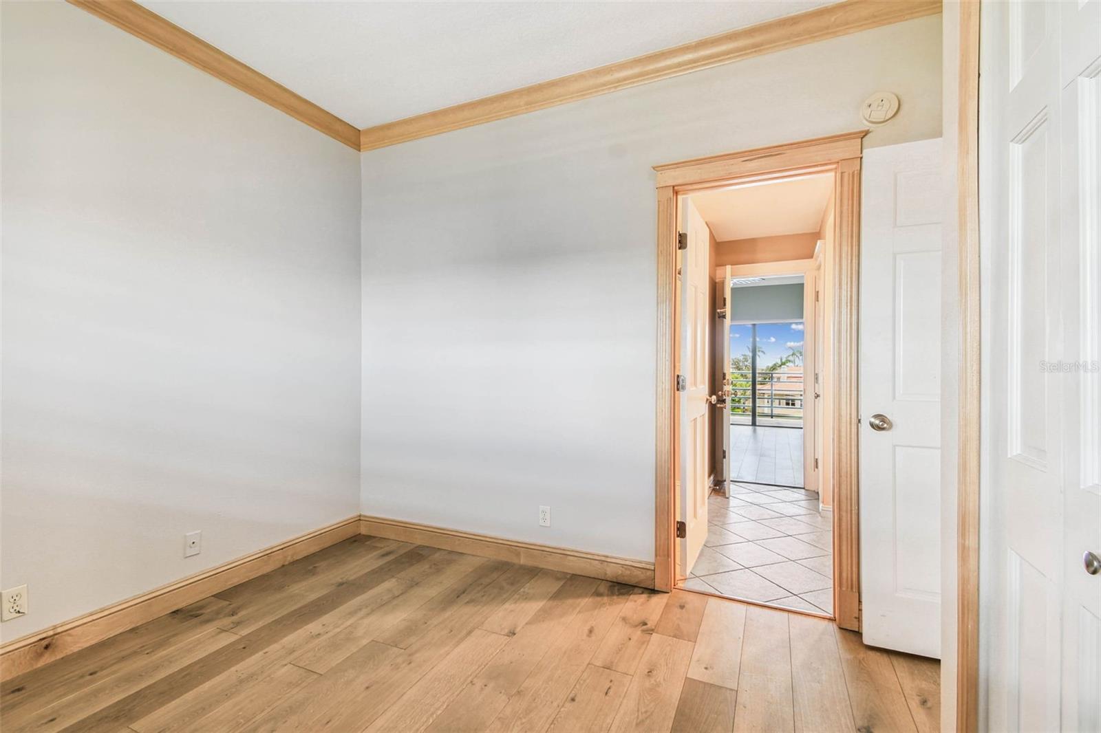 Listing photo id 23 for 363 Pinellas Bayway S 54