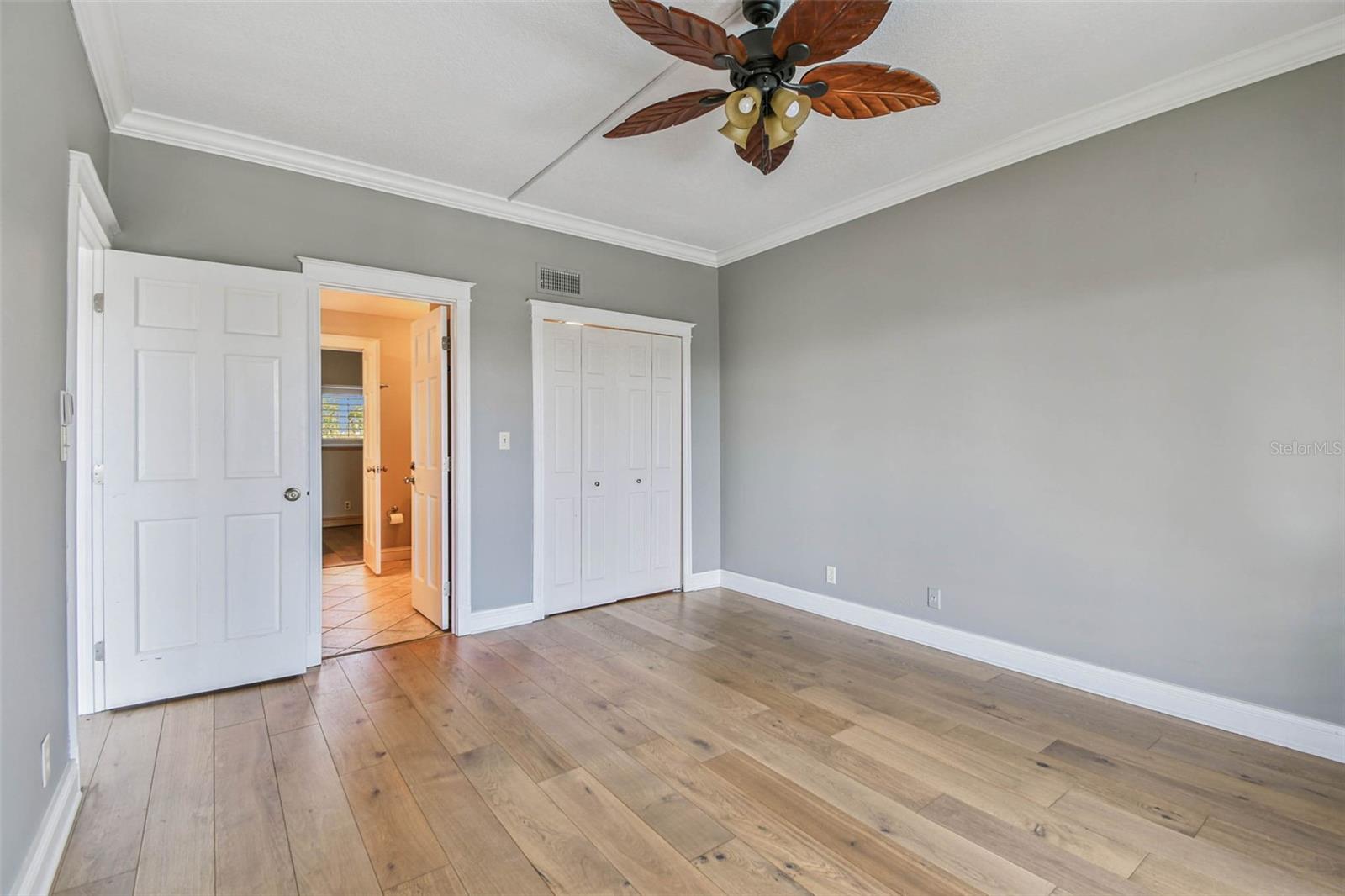 Listing photo id 29 for 363 Pinellas Bayway S 54