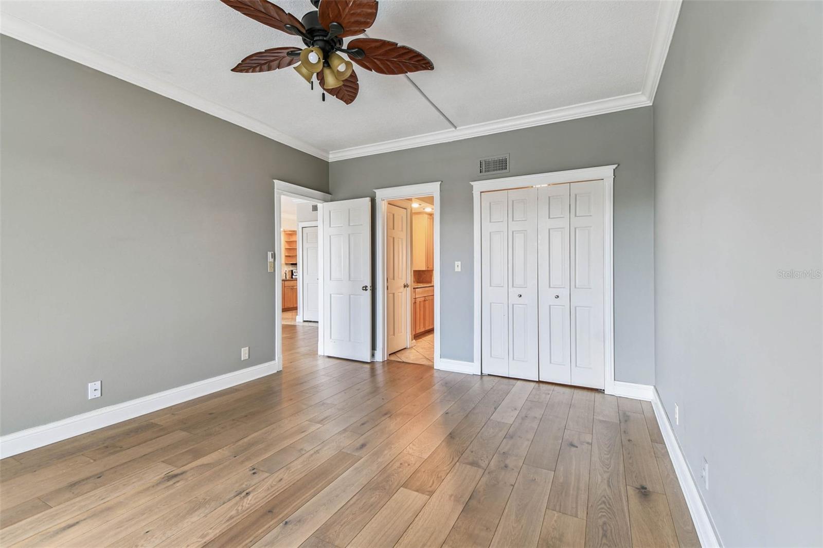 Listing photo id 30 for 363 Pinellas Bayway S 54