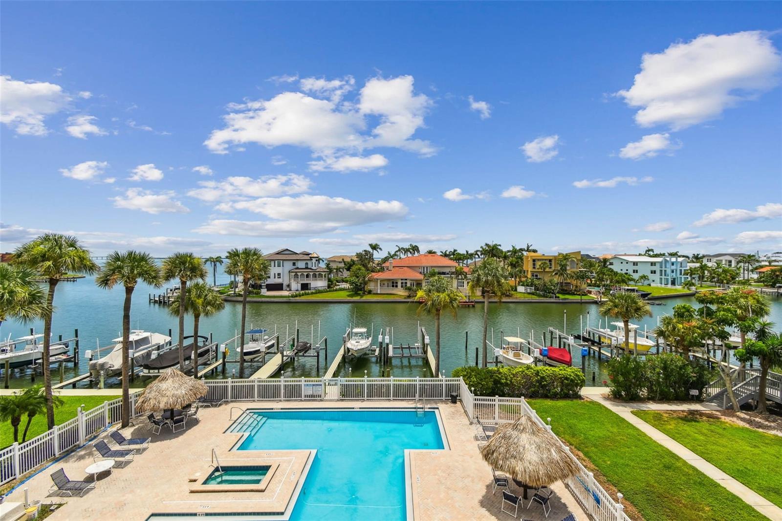 Listing photo id 38 for 363 Pinellas Bayway S 54