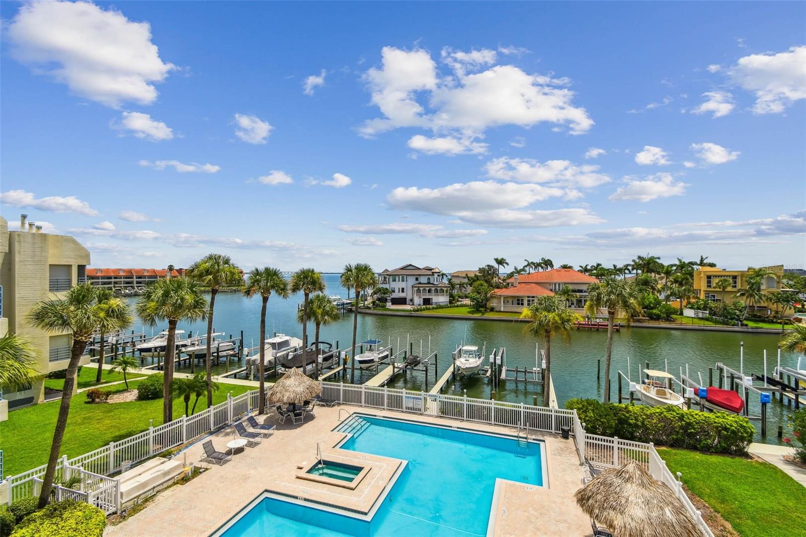 Listing photo id 39 for 363 Pinellas Bayway S 54
