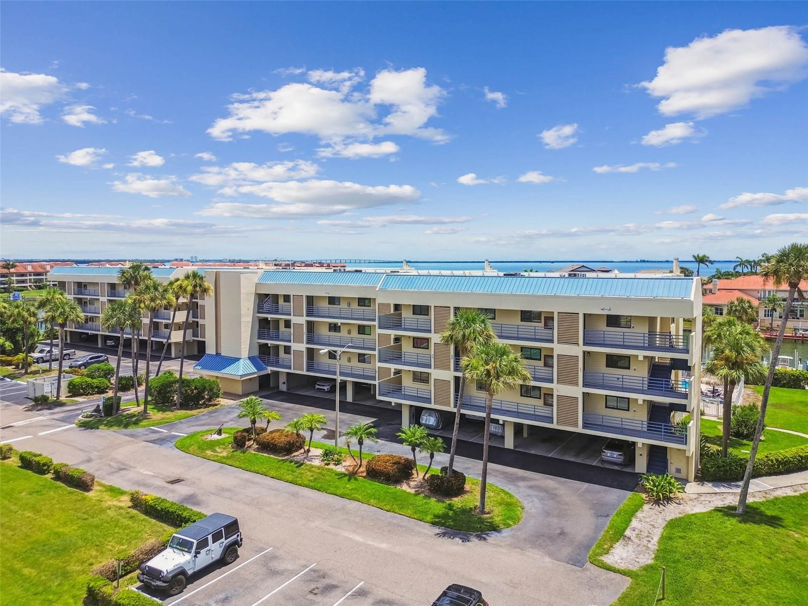 Listing photo id 43 for 363 Pinellas Bayway S 54