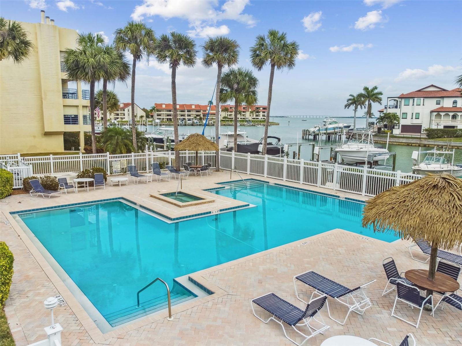 Listing photo id 51 for 363 Pinellas Bayway S 54