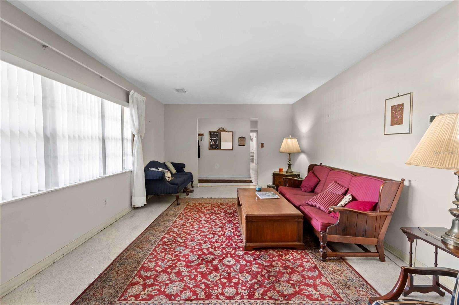 Listing photo id 10 for 603 Jacqueline Drive