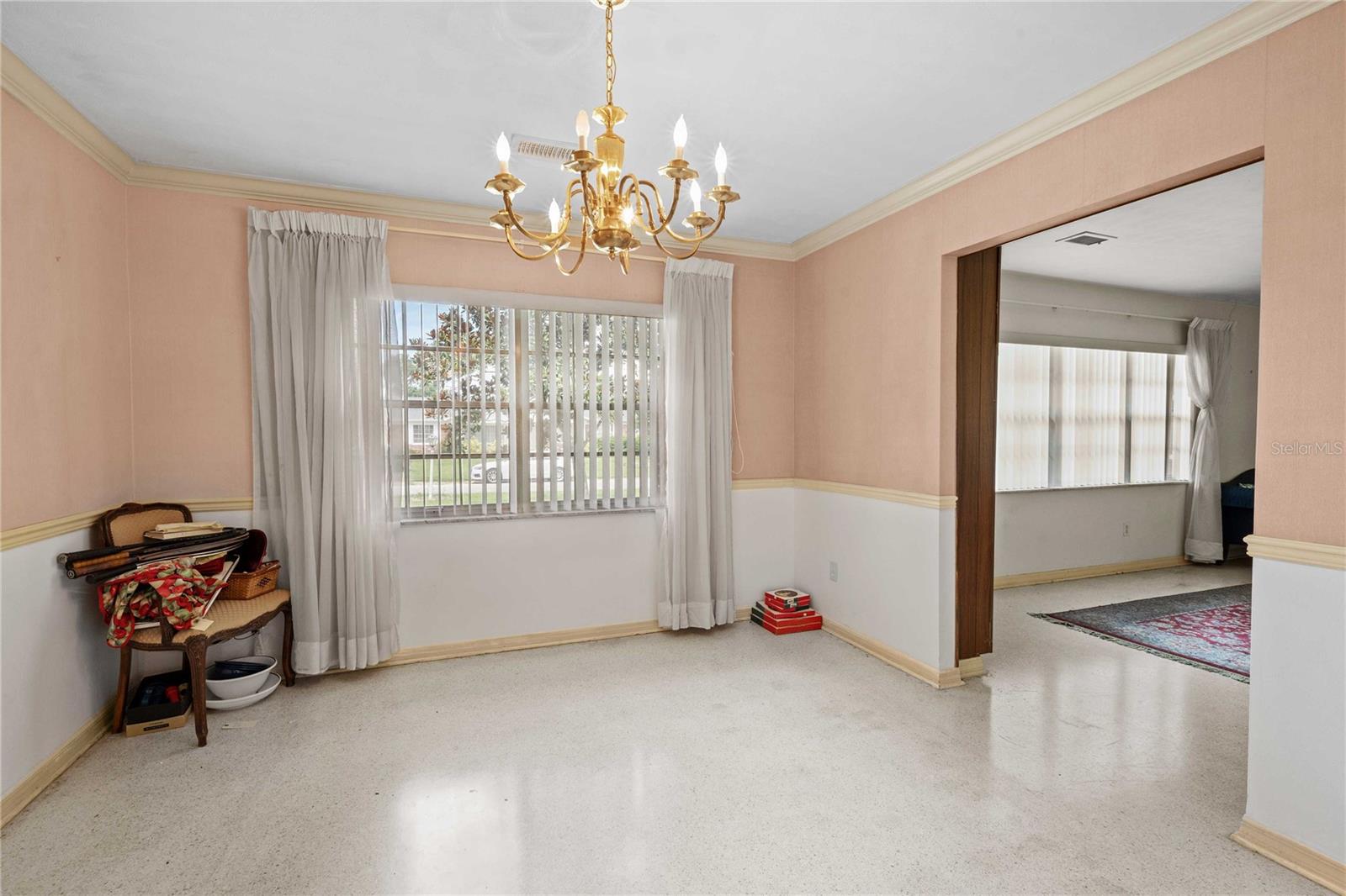 Listing photo id 11 for 603 Jacqueline Drive