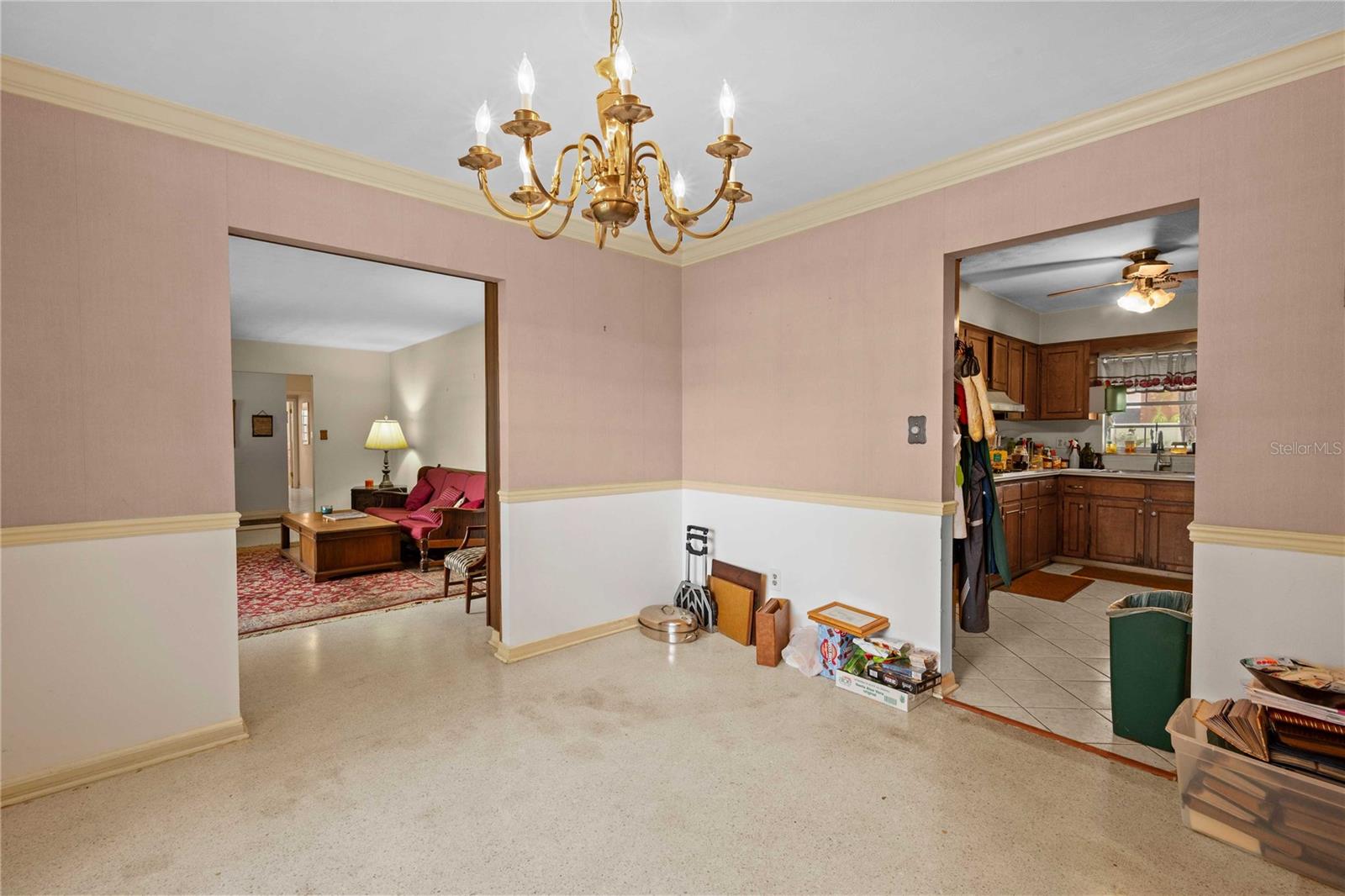 Listing photo id 12 for 603 Jacqueline Drive