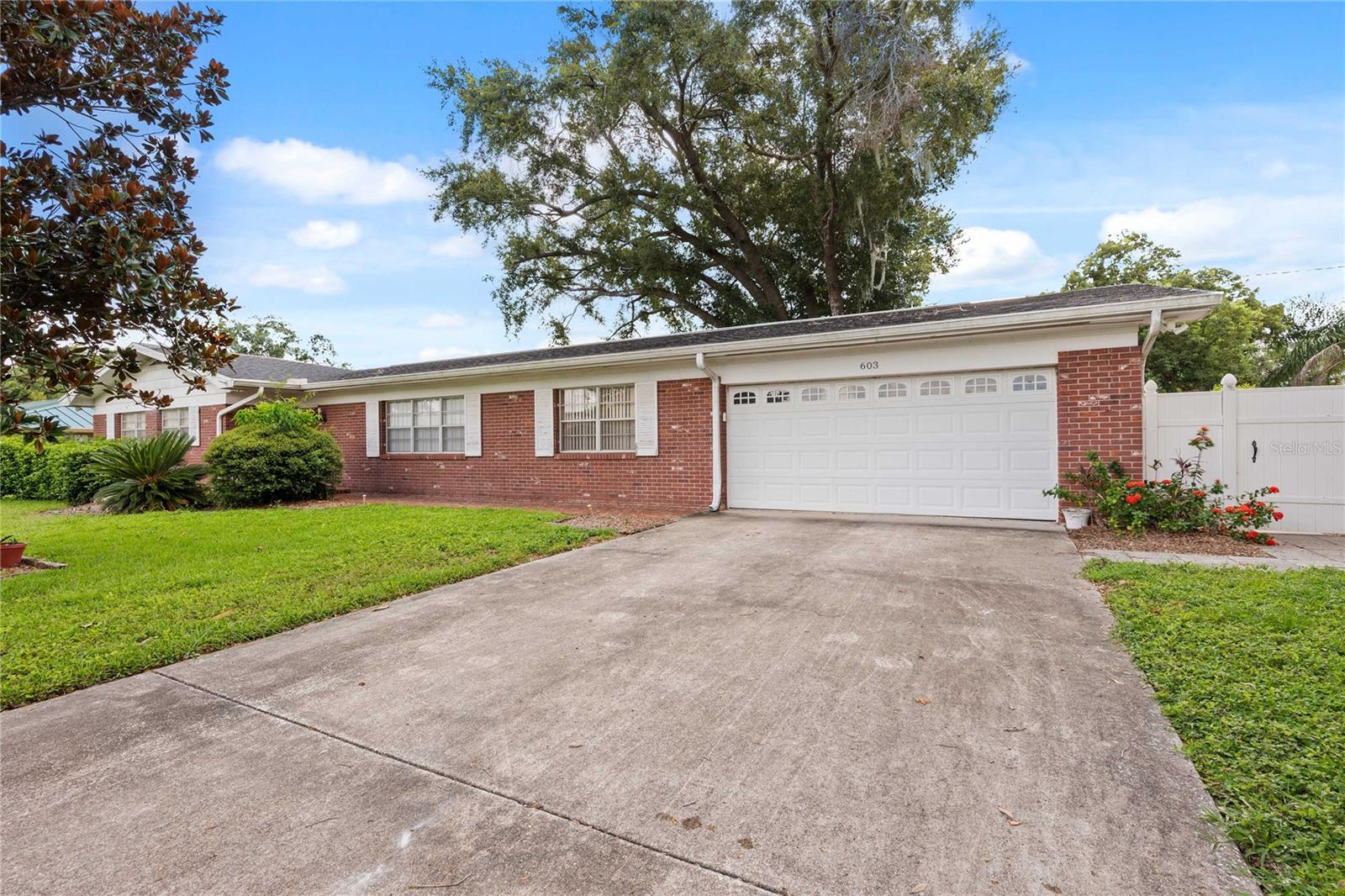 Listing photo id 3 for 603 Jacqueline Drive