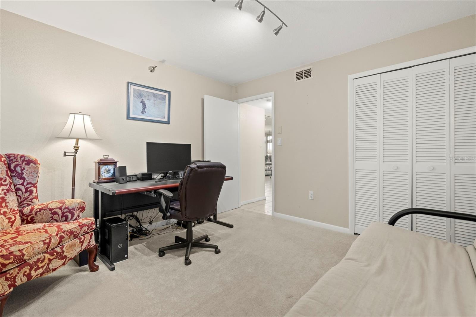 Image 26 of 32 For 2530 Gary Circle 903