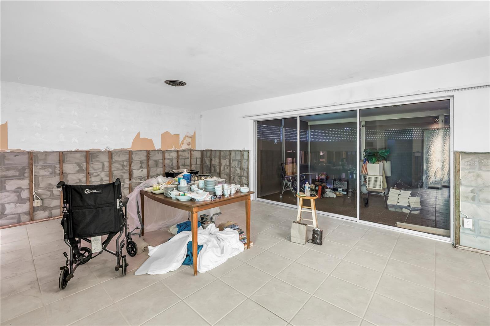 Image 10 of 41 For 9800 2nd Street N