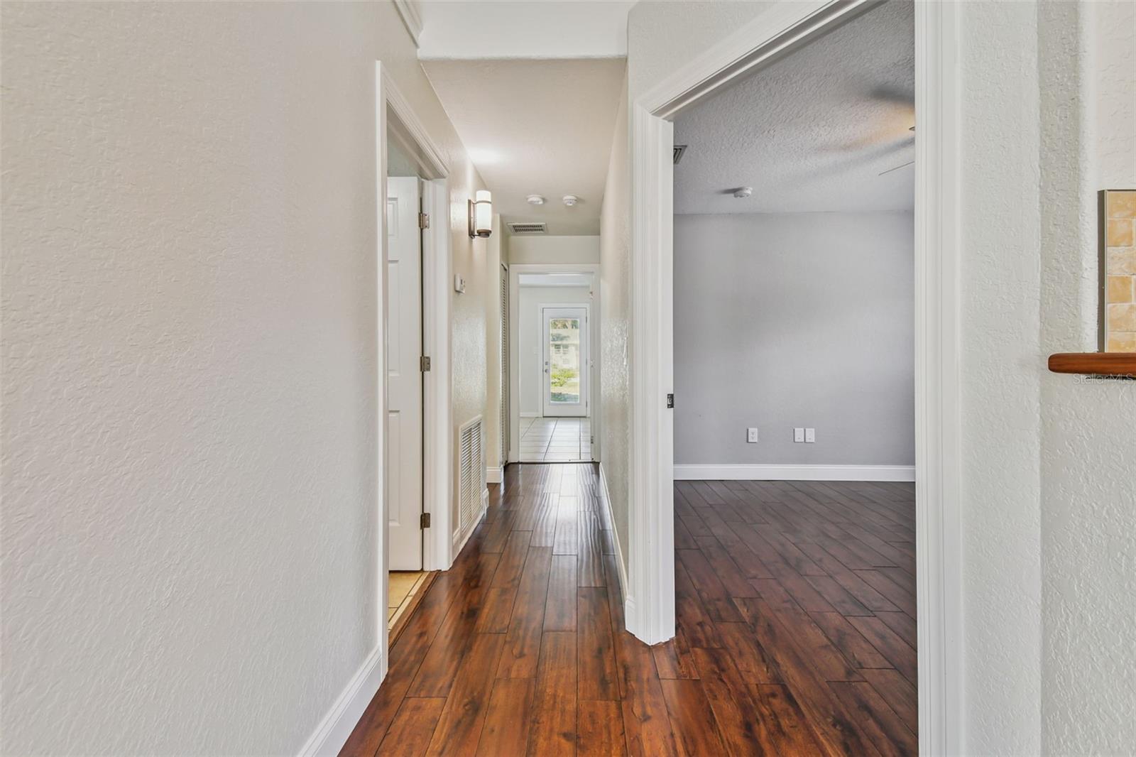 Listing photo id 15 for 13217 Maple Street