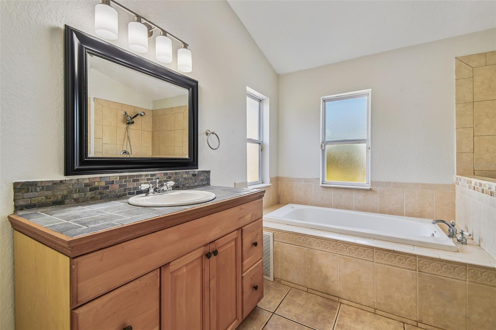 Listing photo id 22 for 13217 Maple Street