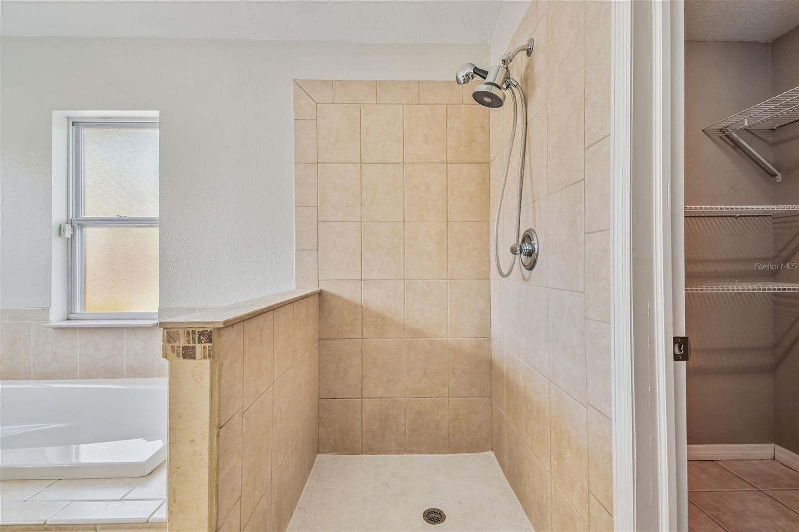 Listing photo id 23 for 13217 Maple Street