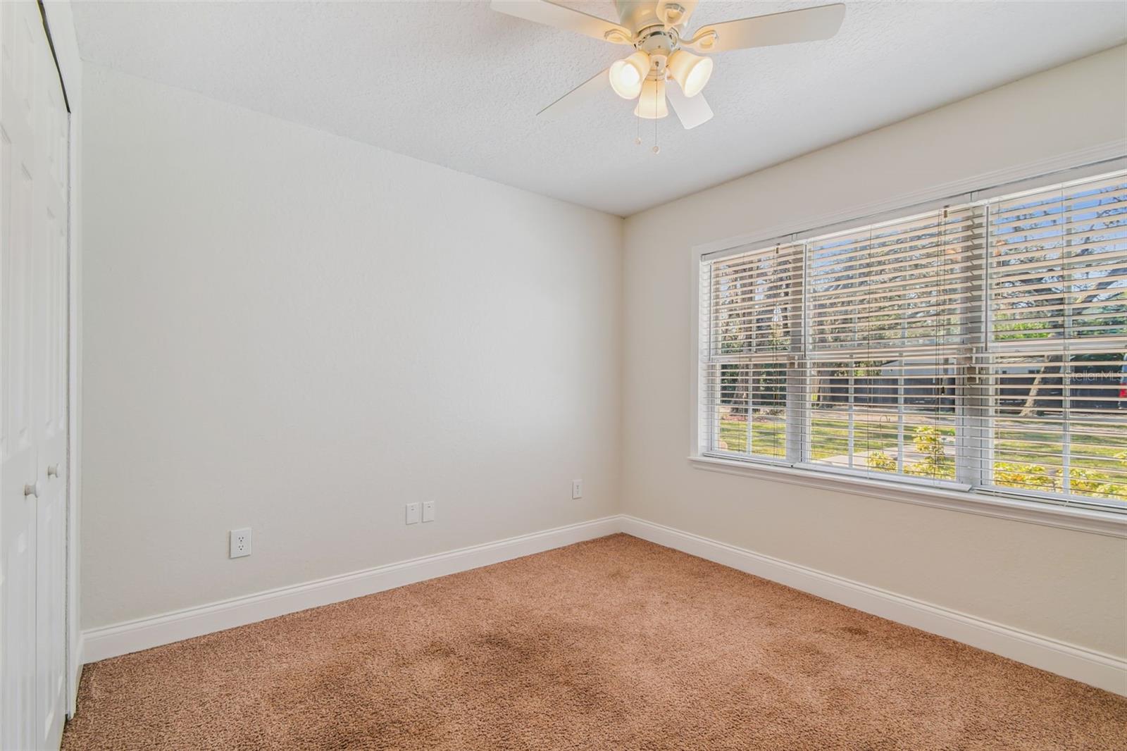 Listing photo id 24 for 13217 Maple Street