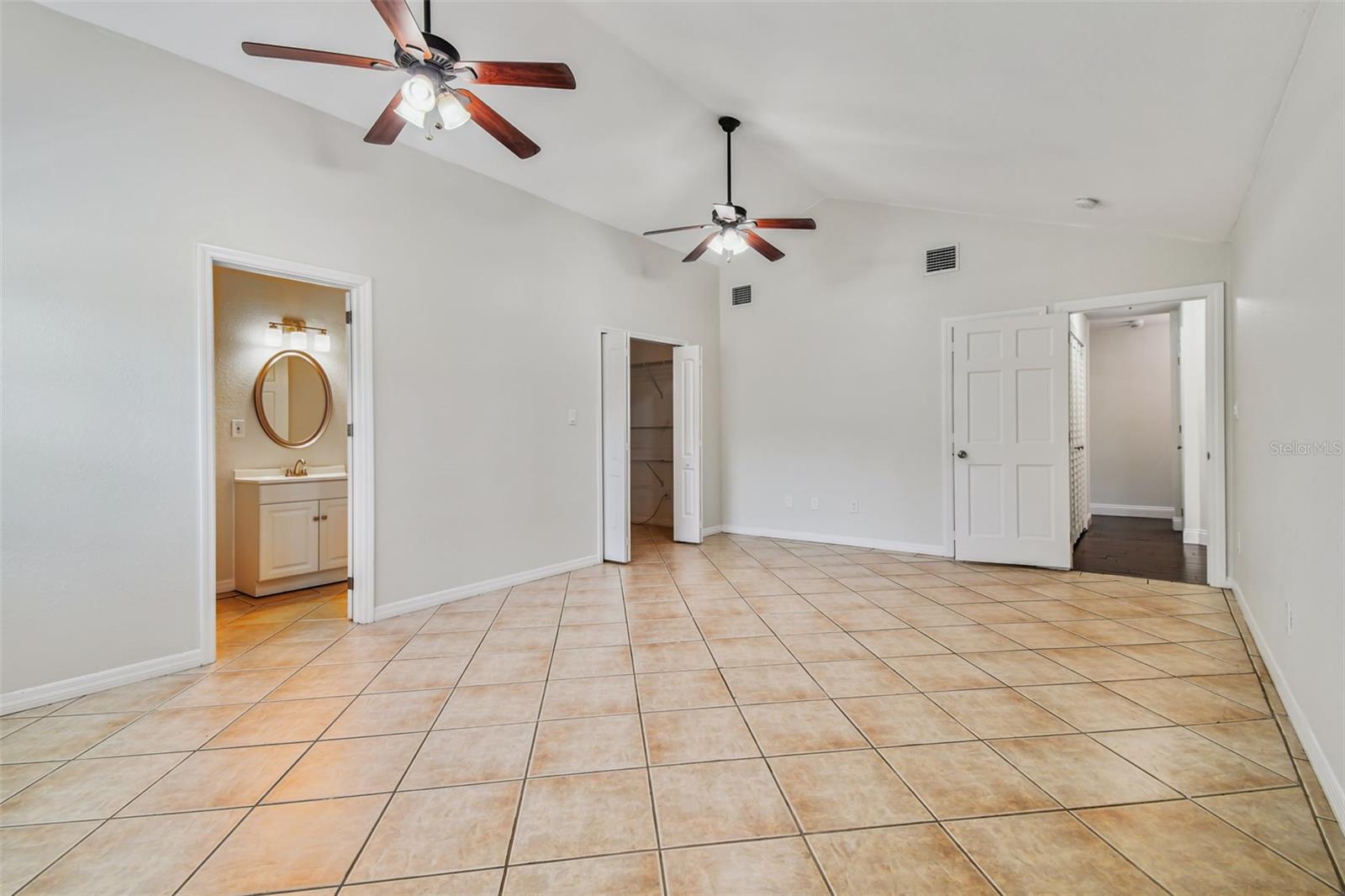Listing photo id 27 for 13217 Maple Street