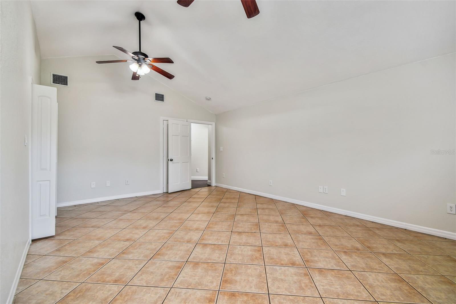 Listing photo id 28 for 13217 Maple Street