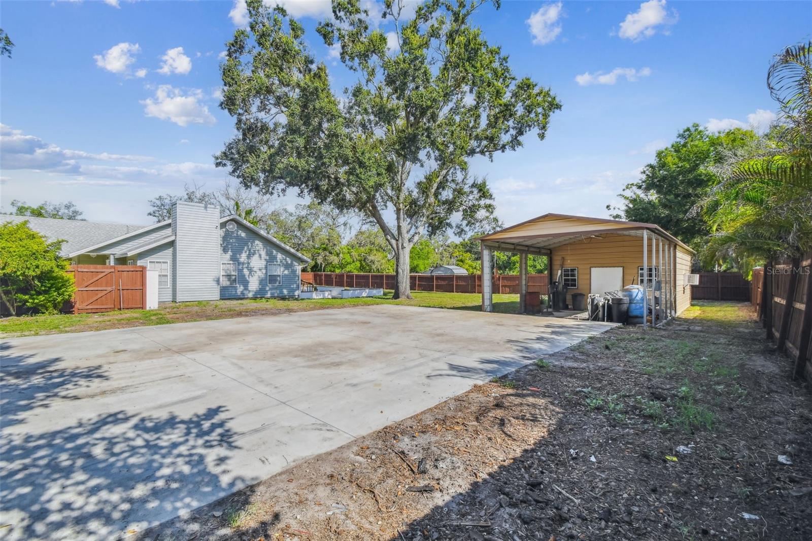 Listing photo id 33 for 13217 Maple Street
