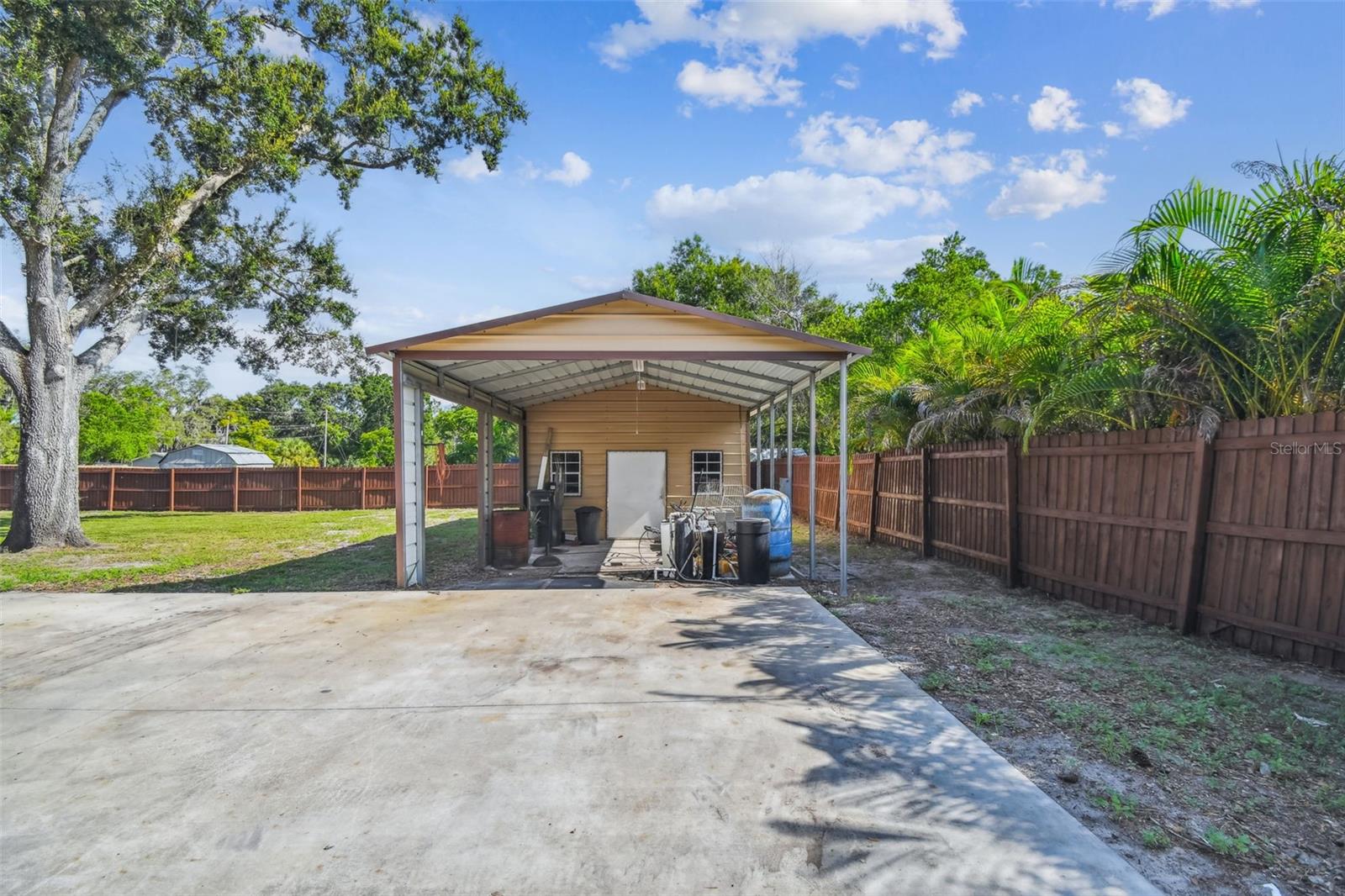 Listing photo id 34 for 13217 Maple Street