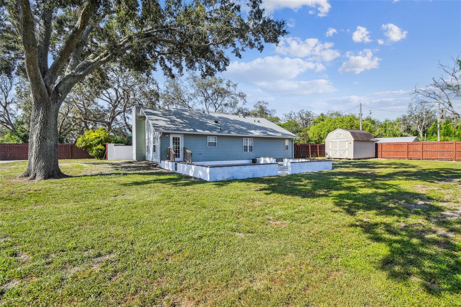 Listing photo id 36 for 13217 Maple Street