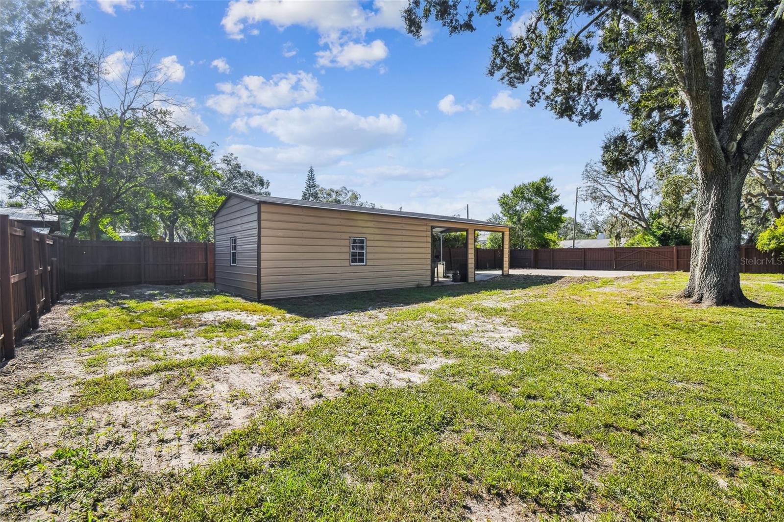 Listing photo id 37 for 13217 Maple Street