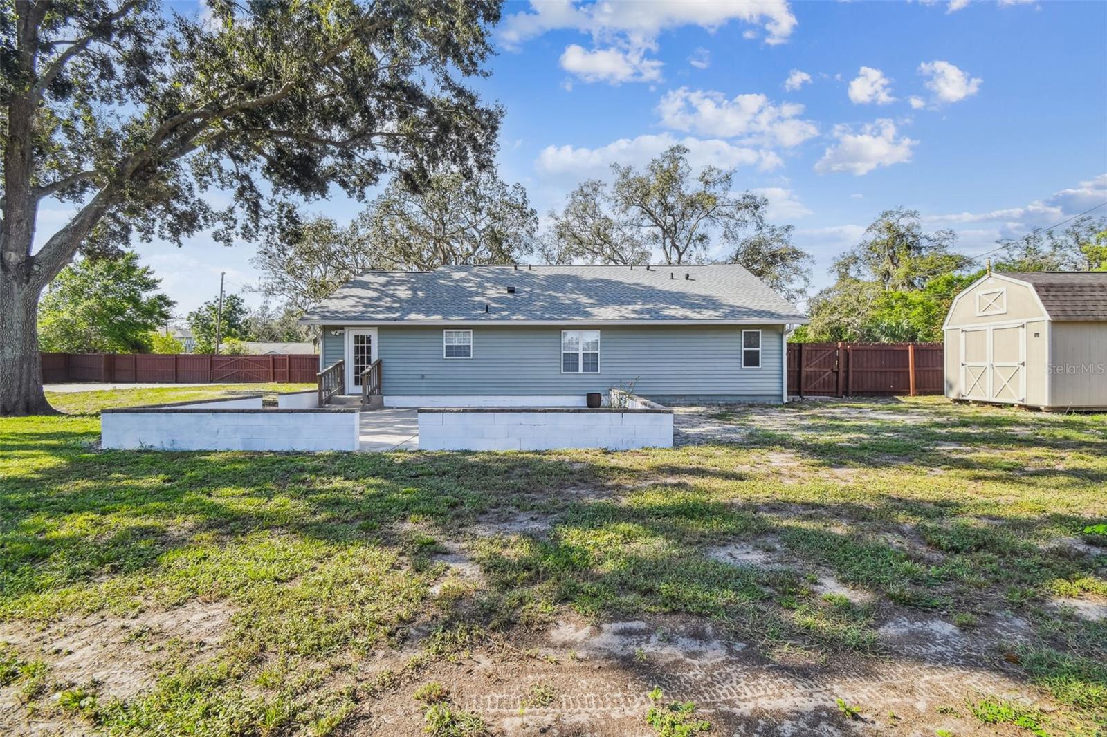 Listing photo id 38 for 13217 Maple Street