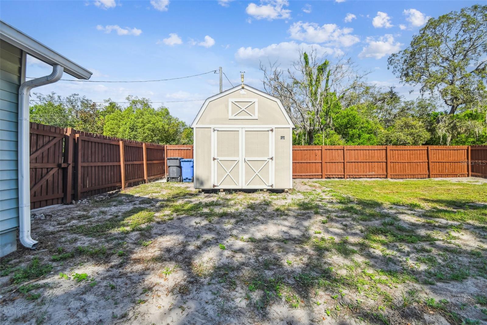 Listing photo id 40 for 13217 Maple Street