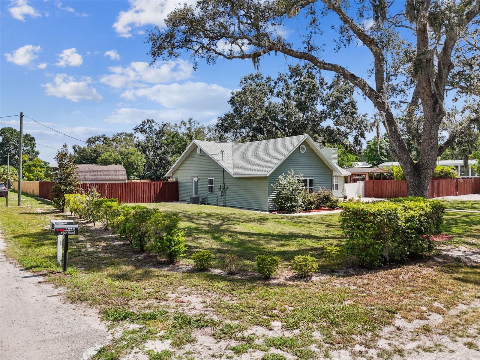 Listing photo id 45 for 13217 Maple Street