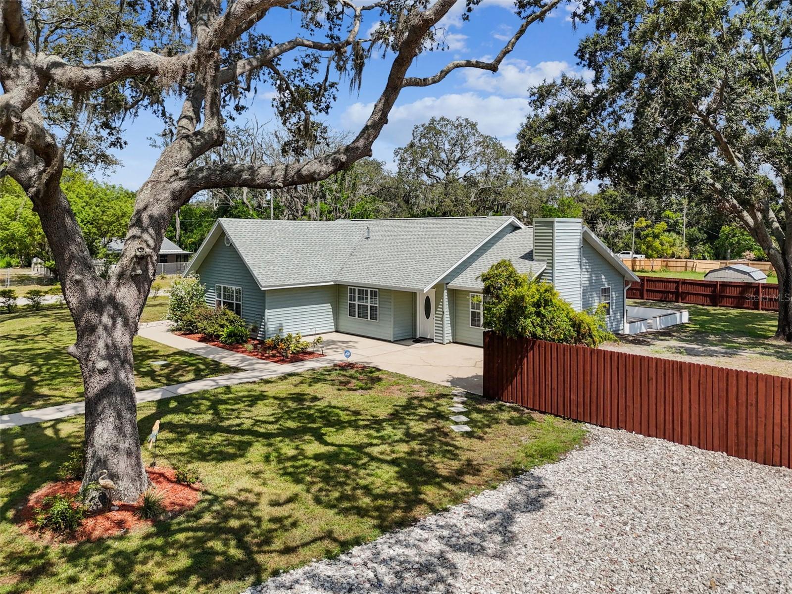 Listing photo id 49 for 13217 Maple Street