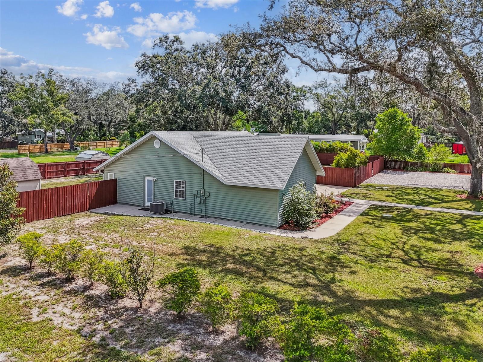 Listing photo id 51 for 13217 Maple Street