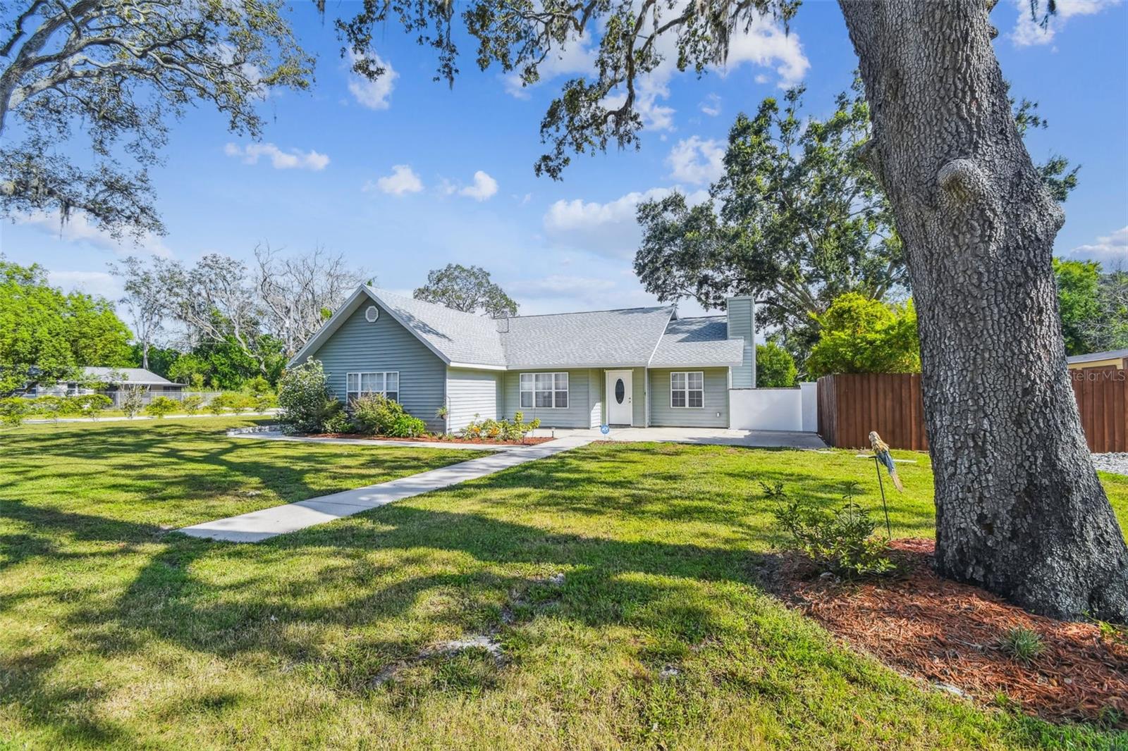 Listing photo id 65 for 13217 Maple Street