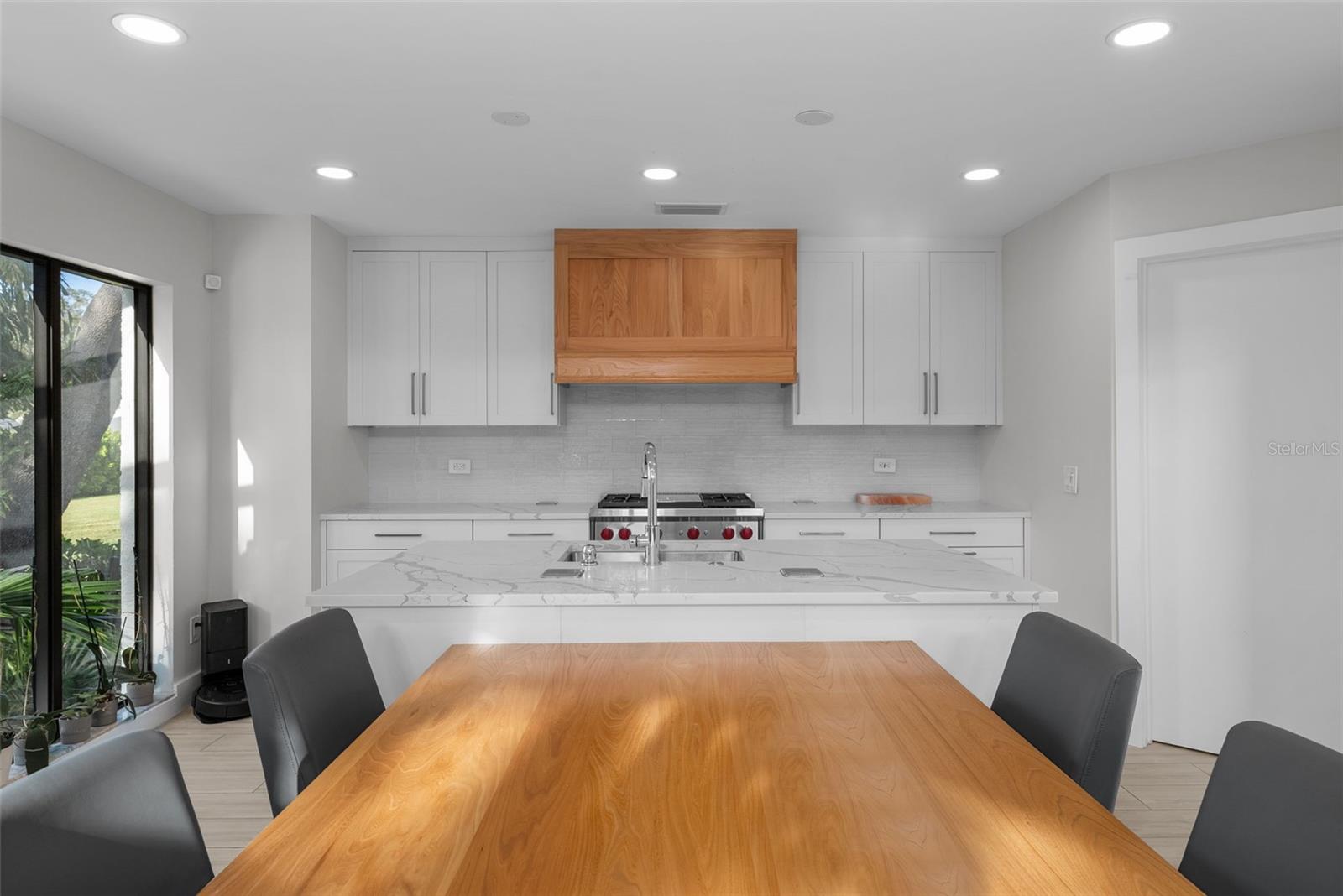 Image 11 of 55 For 746 Davis Boulevard