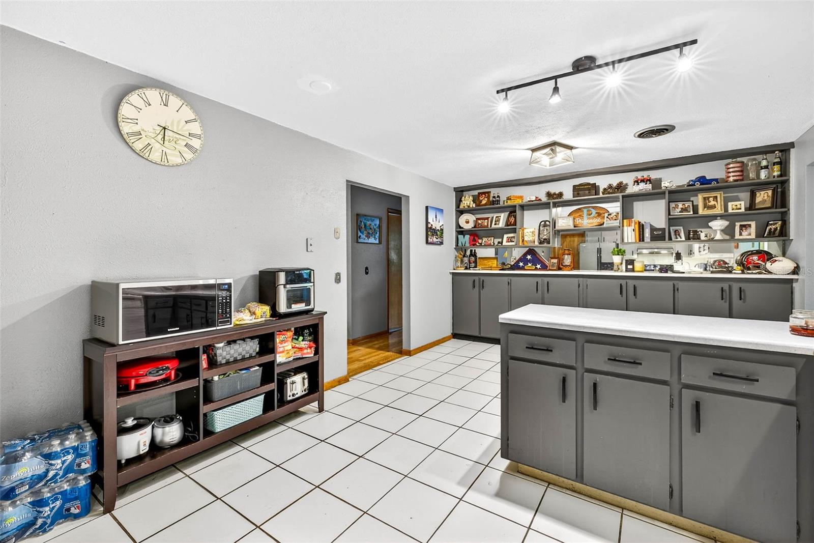 Image 12 of 41 For 5943 Cypress Street