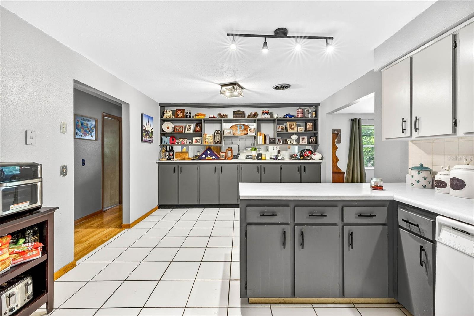 Image 13 of 41 For 5943 Cypress Street